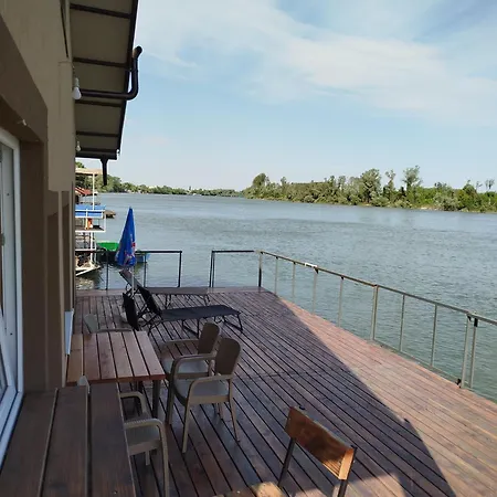 Splav Na Dan Axa Campeggio *