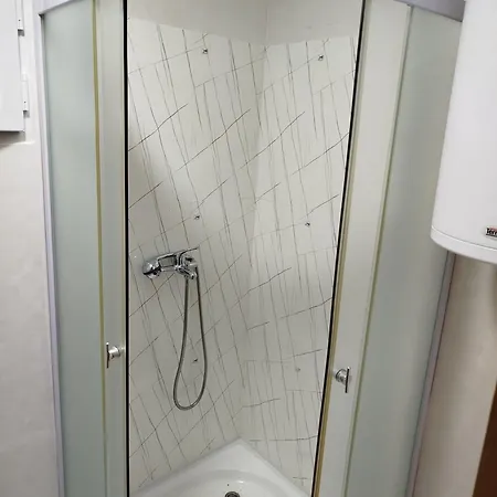 Kemping Splav Na Dan Axa *