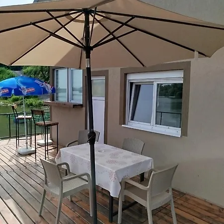 Kemping Splav Na Dan Axa