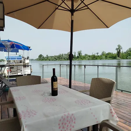 Splav Na Dan Axa Campeggio *